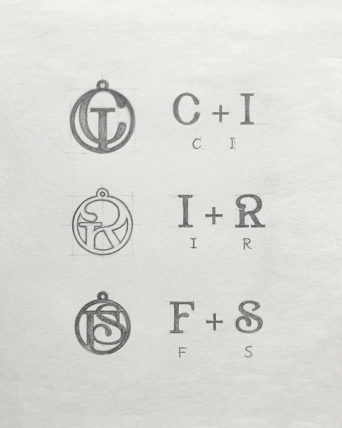 Schlüsselanhänger mit verschlungenen Initialen