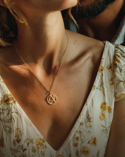 Collier Initiales Entrelacées – Chaque initiale, une histoire