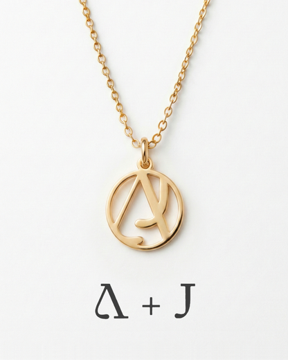 Collier Initiales Entrelacées – Chaque initiale, une histoire