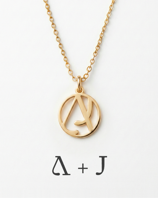 Collier Initiales Entrelacées – Chaque initiale, une histoire