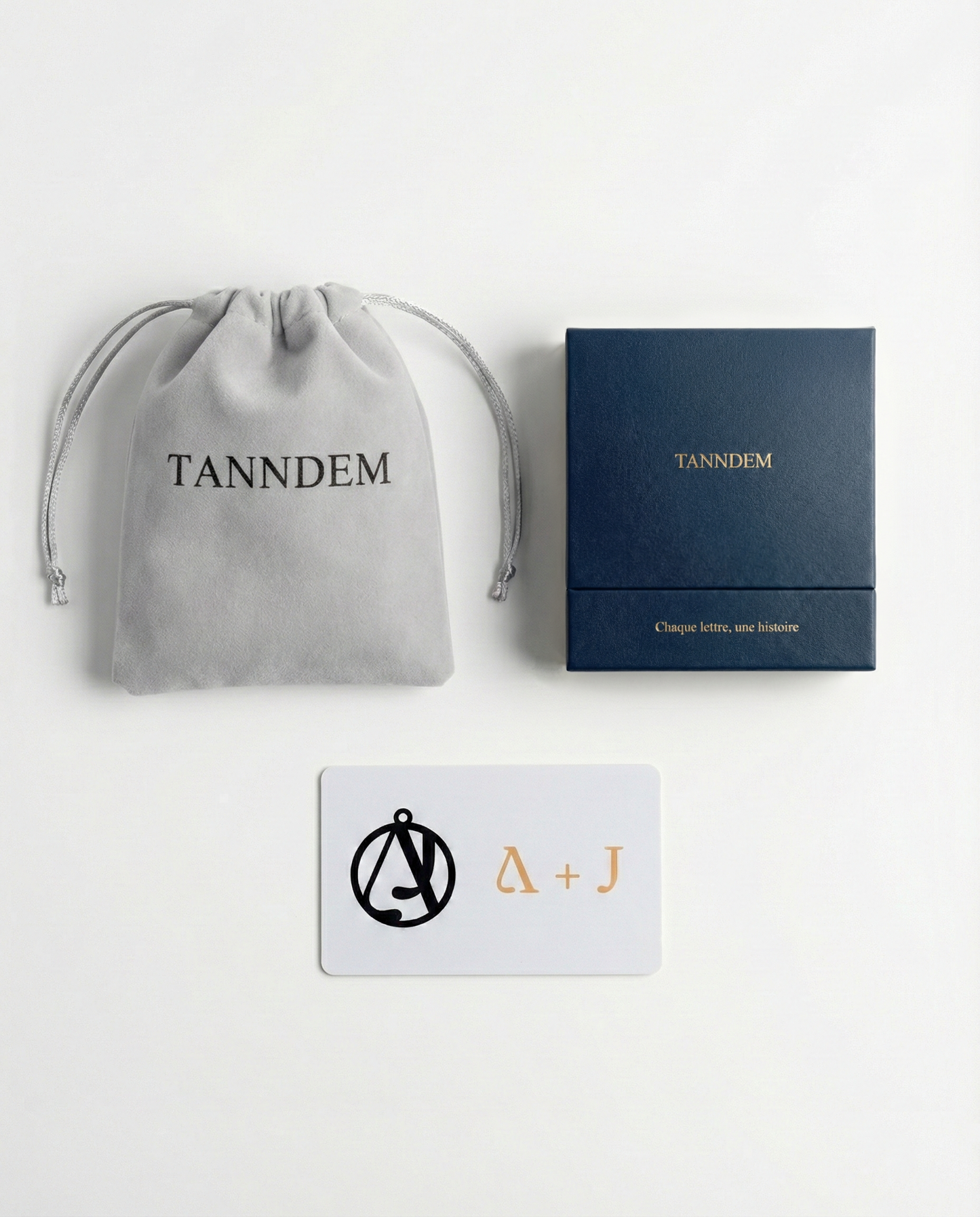 Schlüsselanhänger mit verschlungenen Initialen